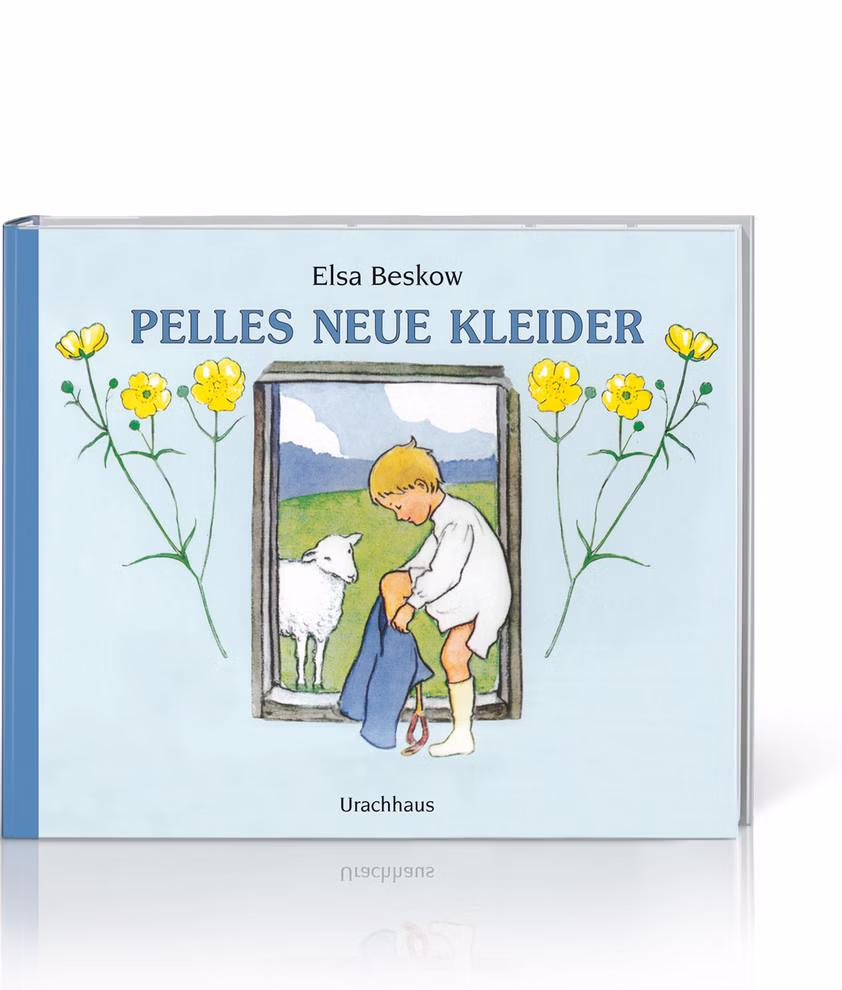 Urachhaus Pelles neue Kleider Elsa Beskow _1676 Das Titelbild von "Pelles neue Kleider Elsa Beskow" von Urachhaus zeigt ein Kind mit einem Schaf am Fenster das sich neue Kleider anzieht die auf beiden Seiten mit gelben Blumen geschmückt sind.