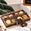 8 Deko-Pralinen Kerzen mit Schokoduft – Duftkerzen in Geschenkverpackung  2