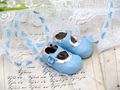 Babyschuhe Hellblau Silber Streudeko Tortenaufsatz Junge Taufe Tischdeko Keramik 5