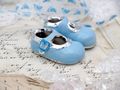 Babyschuhe Hellblau Silber Streudeko Tortenaufsatz Junge Taufe Tischdeko Keramik 3