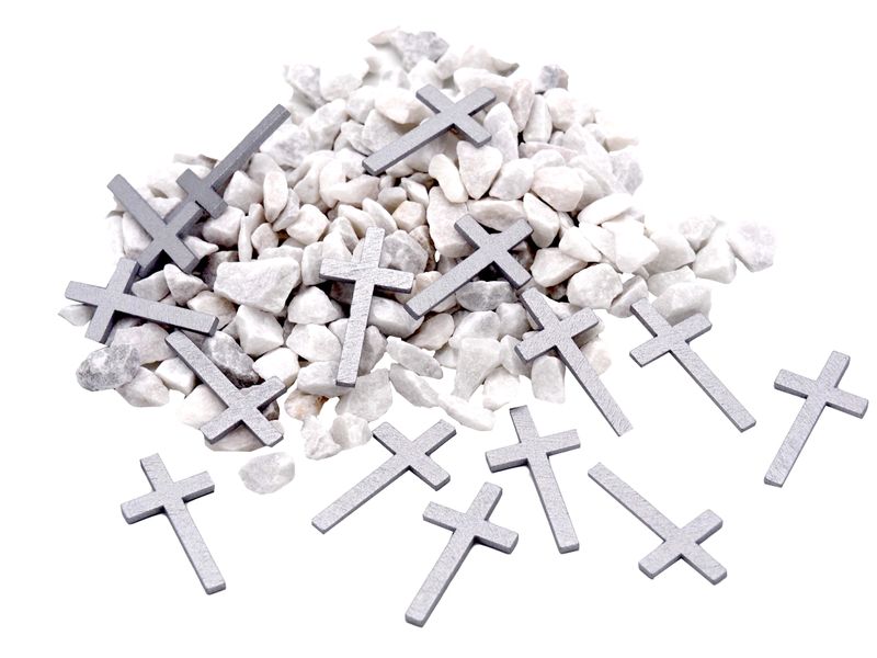 Streudeko Tischdeko Steine Gekalkt Weiß und Kreuze Kommunion Konfirmation Holz Silber Granulat 500g
