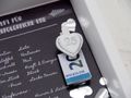 Originelle Geschenkidee für jede Silberhochzeit in Stilvollem schwarz und weiß mit Akzenten in Silber und witzigem Herz-Konfetti 4