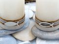 2 Stumpenkerzen Kerzen Weiß Kork Fisch Creme Tischdeko Kerzendeko Kommunion Konfirmation  5