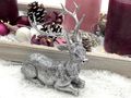 Adventsgesteck in Silber- und Beerentönen mit Hirsch Dekofigur und LED  3