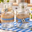 2 Oktoberfest Vasen aus Glas – Blau-Weiß mit Jute, Karoband & Holz-Edelweiß 4