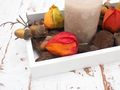 Tablett Herbst Herbstdeko Tischdeko Deko Kerze Physalis Lampionblume Holz Natur Grün Braun Gelb  3