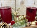 Weihnachtliches Adventsgesteck mit Adventskerzen in Bordeauxrot als Tischdeko für die Weihnachtszeit 5