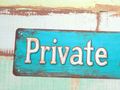 Blechschild mit Aufschrift ‚Private Beach‘ in weißer Schrift Türkis Blau Hintergrund als Geschenkidee 4