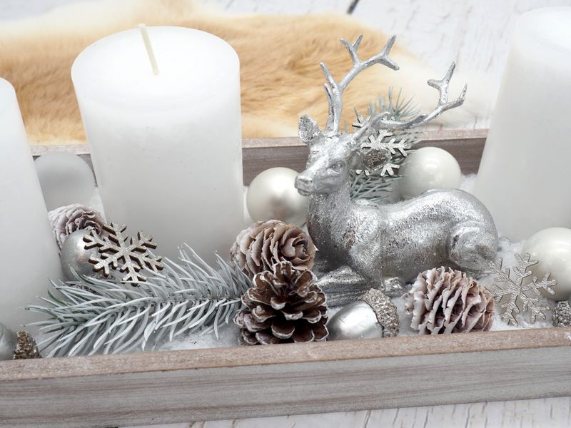 Adventsgesteck Weihnachten Weihnachtsdeko Tablett Weiß Hirsch Silber