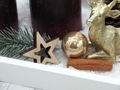 Adventskranz weiß, länglich mit 4 Kerzen in Bordeaux, Hirsch Figur in Gold als Tischdeko, Fensterbank Deko Weihnachten Geschenk 5