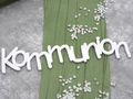 Deko Kommunion Konfirmation SET 20 Personen: Servietten, Tischbänder, Holzaufsteller, Kerzen, Streudeko & Schriftzug Kommunion 5