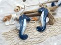 Maritime Streudeko SET mit Sand, Muscheln, Schnecken, Treibholz, Netzband, Zehentrennern in Blau-Weiß und Seepferdchen-Girlande  2