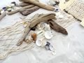 Maritimer Streudeko in Türkis und Weiß mit 500g Sand, Muscheln, Holz-Zehentrenner, Fischen & Ankern  4