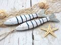 Fische zum Aufhängen in Weiß Blau aus Holz mit Metallflosse 4
