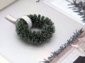 Geldgeschenk oder Gutschein Verpackung Weihnachten handarrangiert in Deutschland 4