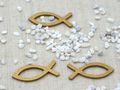Kommunion Konfirmation Tischdeko Set mit Eukalyptus Creme Grün Gold mit Streudeko Fische und Servietten 4