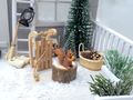 Miniatur Wichtel Zubehör Wichteldeko Wichteltür Puppenstube Schlitten Eichhörnchen Baumstamm  2