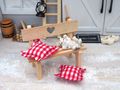 Wichtel Zubehör Holzbank Katze karierte Kissen Miniatur Puppenhaus Puppenstube Geschenk 3