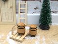 Miniatur Weinfässer Wichtel Zubehör Holzfass auf Palette Puppenhaus 3-teilig 3