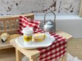 Miniatur Zubehör für die Wichteltür und ein Puppenhaus als Frühstücksset 4