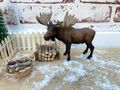 Der kleine Miniatur-Holzstapel besteht aus kleinen Hölzern, die mit Kleber fixiert sind 5