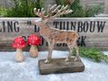 Dekorative Hirsch Figur auf Holzsockel als Deko für Herbst Winter und Weihnachten 3
