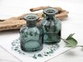 Glas Vase in Grün passt sehr gut zu dekorativen Elementen mit Eukalyptus und Salbei 4
