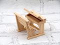 Die Miniatur Schulbank aus Holz für deinen Wichtel oder Puppenhaus Deko 2