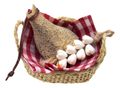 Wichtel Zubehör Mini Körbchen Schinken Knoblauchzopf Weihnachten Puppenhaus 6cm 1
