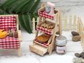 Wichtel & Puppenhaus Miniatur Regal mit: Küchenmaschine, Nudelholz, Kuchen, Kekse und Keksdose  2