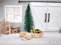 Wichtel Zubehör Tannenbaum mit Baumschmuck Pakete und Briefe Puppenhaus 2