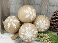Christbaumschmuck aus nachhaltigem Pappmaché – weiß bemalt, robust, mit Kordel zum Aufhängen, Ø 10cm 2