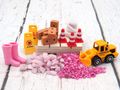 Wichtel Zubehör Baustelle in Rosa mit viel Baumaterialien und Bagger, die den Einzug eine Wichtelin ankündigt 2
