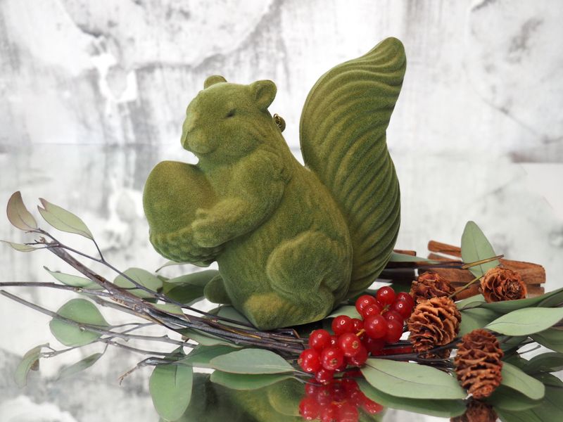 Eichhörnchen Grün Olive Herbst Tischdeko Weihnachten Hängedeko 16 cm