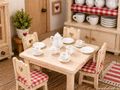 Wichtel Zubehör Schrank - Küchenschrank aus Holz mit Miniatur Kaffeeservice in Weiß mit Tellern Tassen & Kaffeekanne 4