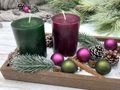 Weihnachtsgesteck - Tablett aus Holz mit Adventskerzen und vielen Deko-Elementen 3