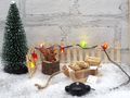 Miniatur Lichterkette mit 6 bunten LED, Gartenzaun,Tannenbaum, Schnee, Schlitten mit Geschenke  4