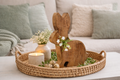Deko Osterhase Hase aus Mangoholz mit Schleife & Schleierkraut - für Frühlings- und Osterdekoration 2