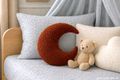 Flauschiges Deko Kissen Wolkenform Braun - Geschenk für Baby & Kinderzimmer Weihnachten Jungen Babyshower 6