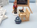 SET Tischdeko Einschulung mit Tischdecke Servietten Schultafel Schulbank  Figur Schuljunge 4