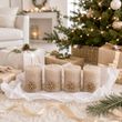 4  Adventskerzen in Beige dekoriert mit goldener Schneeflocke – Adventskerzen für Adventskranz 2