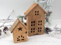 Mango Holz Deko Haus Natur Holzhaus Winter Figur Tischdeko Weihnachtsdeko 2