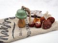 Deko Pilze aus Mango Holz zum Aufhängen mit Juteband, glänzende Schirme in Salbei Grün & Creme 4