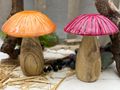Pilz Figur aus Holz – Aufsteller mit farbigen Kappen in Orange& Pink) als Herbstdeko, Winterdeko & Weihnachtsdeko 2