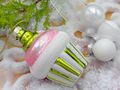Glitzernder Cupcake Christbaumschmuck aus Glas in Lindgrün 4