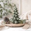 Deko Tannenbaum Grün – Weihnachtsfigur aus Polyresin mit Flocken-Finish 2