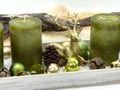 Adventsgesteck in Gold und Grüntönen, kombiniert mit Gold Hirsch, Adventskerzen, Naturdeko und Baumkugeln 4