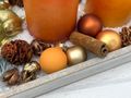 Adventskranz mit Adventskerzen in den Farbtönen Marone, Braun, Orange und Beige, goldfarbenen Hirsch und Streudeko  5