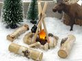 Dreibein Feuerstelle mit LED Lagerfeuer  Winterszene -  für Wichteltüren, Dioramen, Puppenhäuser, Weihnachtsdeko & Miniaturwelten 3