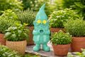 Moderner Gartenzwerg in Grün mit Herz-Geste und gelber Brille Dekofigur 30cm H 4